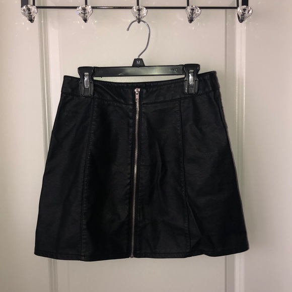 Black Leather Zip Up Skirt - Picture 1 of 1